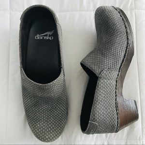 Dansko Mavis Snake Clog 37 (runs large)